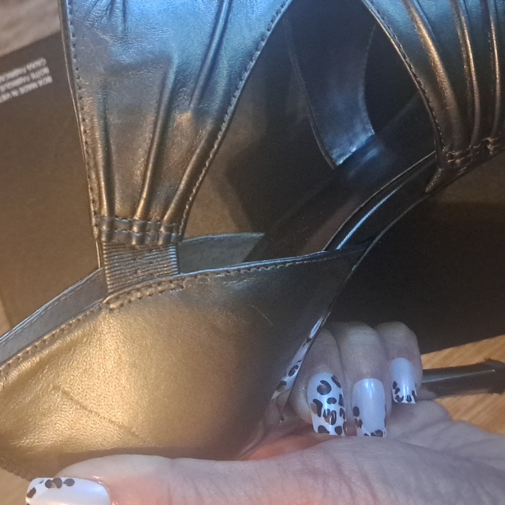 GUESS SANDALS - Picture 8 of 9